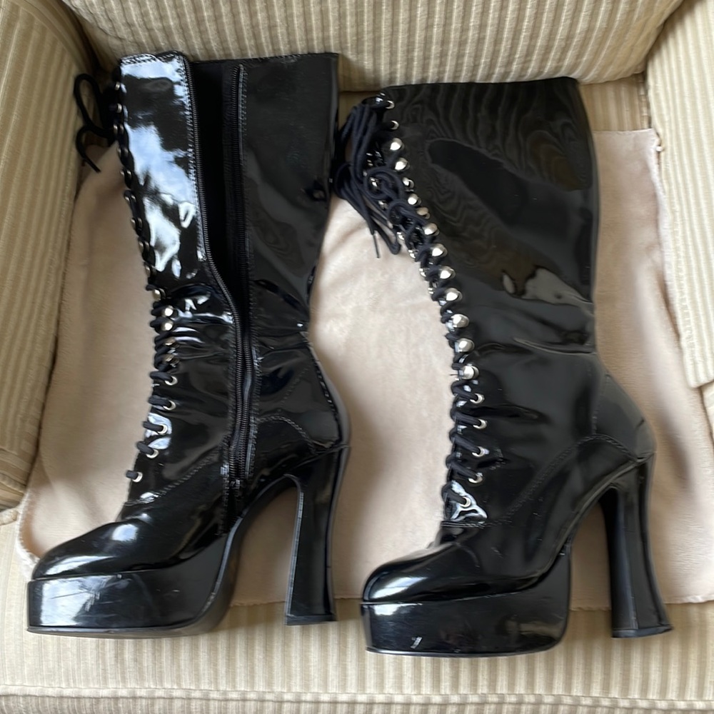 Boots black vinyl